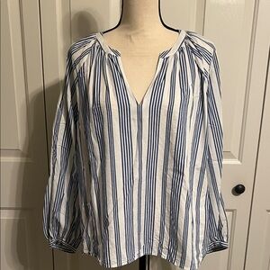 EUC, OLD NAVY 100% COTTON BLUE & WHITE STRIPED BREEZY TOP